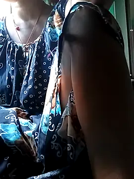 Snapshot of Desi_couple305 chatting on 09-22-25, 02:28 Desi couple305 online show from 09-22-25, 02:28