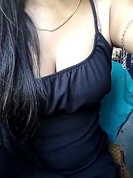 Snapshot of Desi_couple305 chatting on 10-17-25, 02:04 Desi couple305 online show from 10-17-25, 02:04