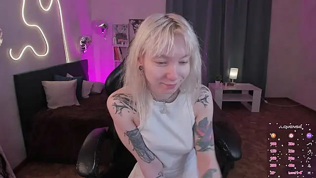 Snapshot of tattoo_art_baby chatting on 05-11-26, 01:07 tattoo art baby online show from 05-11-26, 01:07