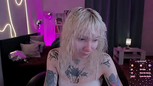 Snapshot of tattoo_art_baby chatting on 05-25-26, 01:27 tattoo art baby online show from 05-25-26, 01:27