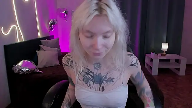 Snapshot of tattoo_art_baby chatting on 05-27-26, 01:57 tattoo art baby online show from 05-27-26, 01:57