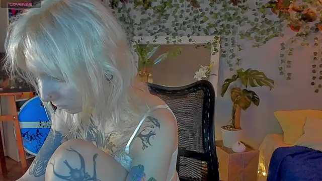 Snapshot of tattoo_art_baby chatting on 06-18-26, 01:37 tattoo art baby online show from 06-18-26, 01:37