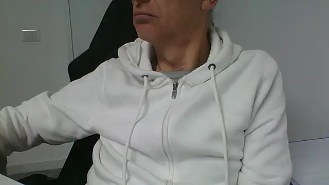 Snapshot of Sensor2000 chatting on 01-15-26, 09:01 Sensor2000 online show from 01-15-26, 09:01