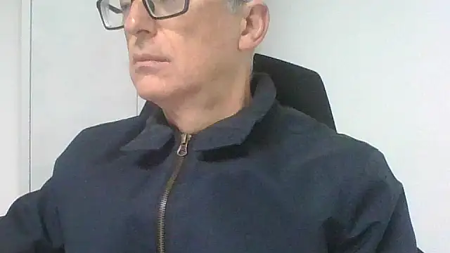 Snapshot of Sensor2000 chatting on 12-15-25, 07:47 Sensor2000 online show from 12-15-25, 07:47