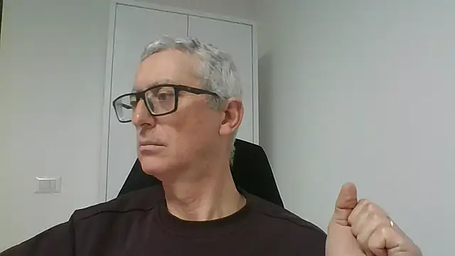 Snapshot of Sensor2000 chatting on 01-10-26, 11:38 Sensor2000 online show from 01-10-26, 11:38