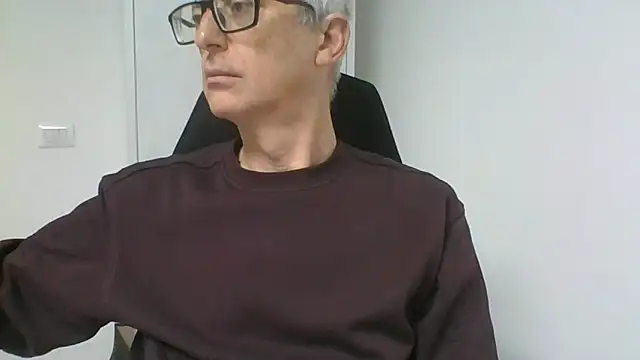 Snapshot of Sensor2000 chatting on 01-08-26, 08:09 Sensor2000 online show from 01-08-26, 08:09