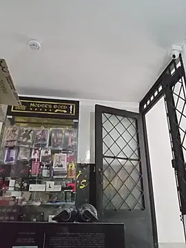 candy  fox  online show from 11-19-25, 01:00