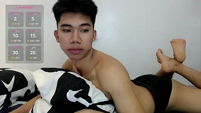 Snapshot of Ur_pinoyhotbrix chatting on 10-14-25, 09:43 Ur pinoyhotbrix online show from 10-14-25, 09:43