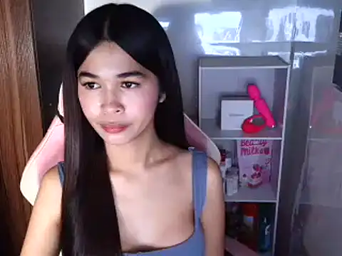 Snapshot of sweetleigh18 chatting on 10-30-25, 09:55 sweetleigh18 online show from 10-30-25, 09:55