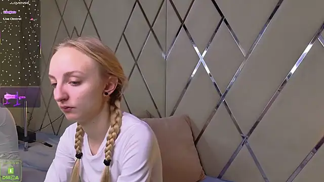 maya snow online show from 12-17-25, 05:23