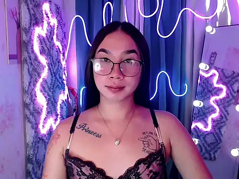 in yourdreamstarxx online show from 11-24-25, 10:32