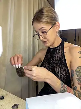 RosieBlossom online show from 12-22-25, 05:35