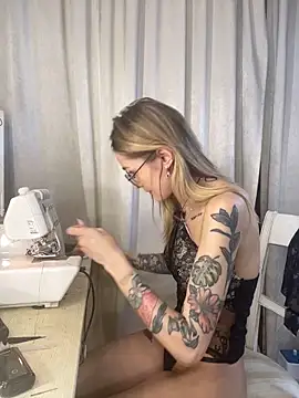 RosieBlossom online show from 10-29-25, 04:06