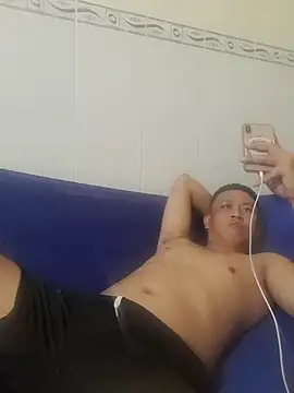 ducpham6565 online show from 10-27-25, 09:32