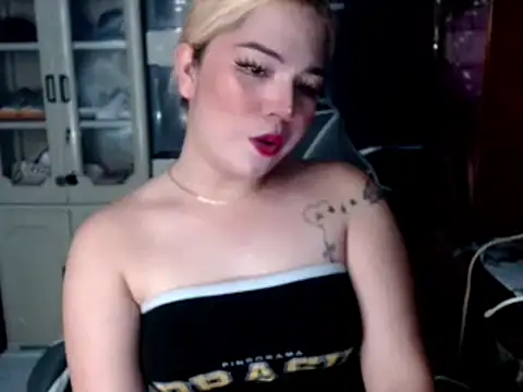 blonditax1111 online show from 09-23-25, 07:48