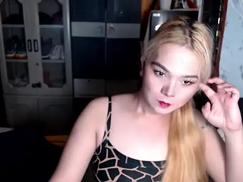 blonditax1111 online show from 07-18-26, 10:35