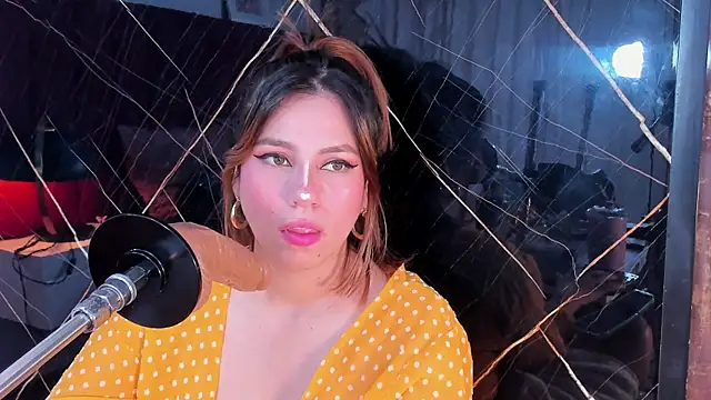 Snapshot of abby_blond_ chatting on 10-03-25, 12:50 abby blond online show from 10-03-25, 12:50