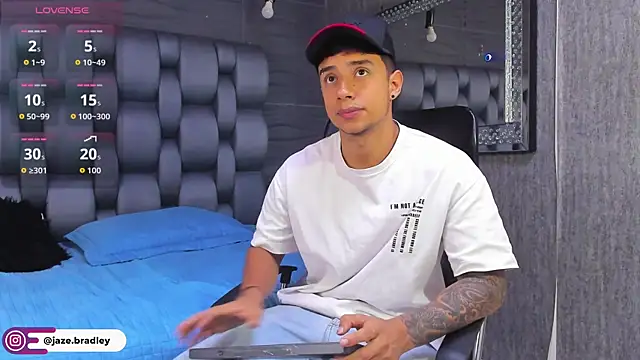 jaze bradley online show from 11-08-25, 11:47