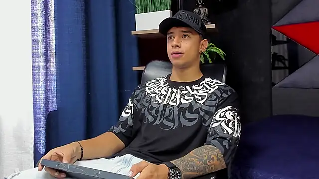 jaze bradley online show from 11-22-25, 05:12