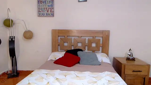 Snapshot of ValeSantoDomingo chatting on 10-14-25, 09:36 ValeSantoDomingo online show from 10-14-25, 09:36