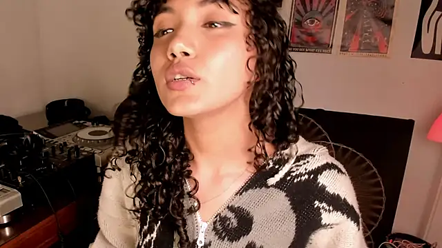 Nati     online show from 02-12-26, 04:56