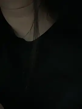 Snapshot of _kween23 chatting on 10-19-25, 04:10  kween23 online show from 10-19-25, 04:10