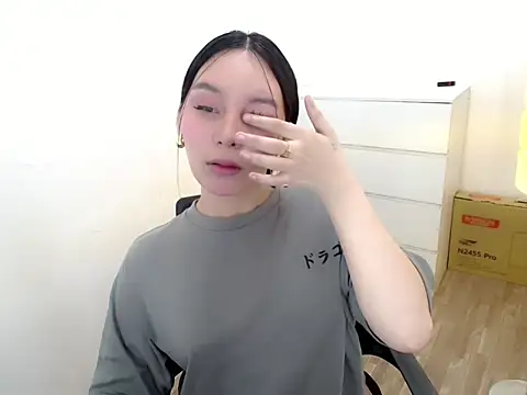 holly tabby online show from 11-15-25, 07:18