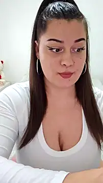 Larissa4U online show from 11-17-25, 03:05