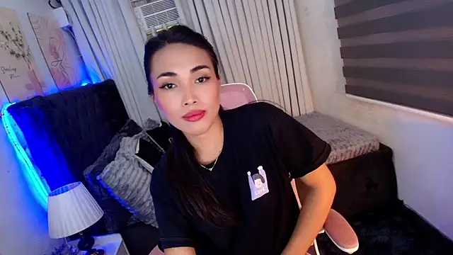 Snapshot of asian_lucii chatting on 10-10-25, 01:01 asian lucii online show from 10-10-25, 01:01