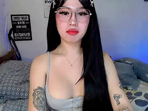 Snapshot of sweetshy69 chatting on 10-12-25, 05:31 sweetshy69 online show from 10-12-25, 05:31