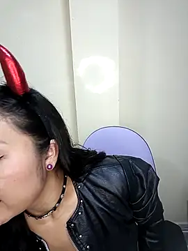 lunna 07 online show from 11-21-25, 04:39