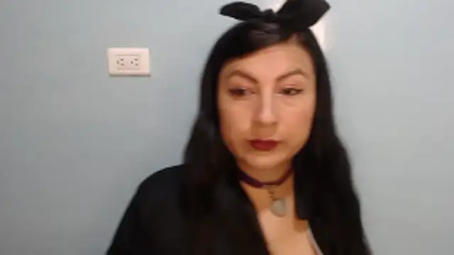 Snapshot of lunna_07 chatting on 10-23-25, 01:43 lunna 07 online show from 10-23-25, 01:43