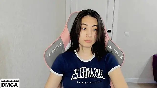 MeilideQian1 online show from 10-18-25, 03:14