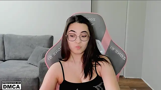 MeilideQian1 online show from 04-11-26, 02:21