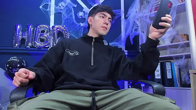 etham wolf  online show from 10-30-25, 12:25