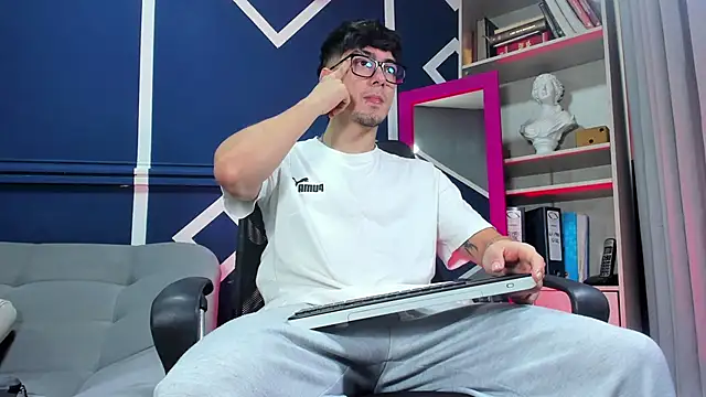 etham wolf  online show from 12-04-25, 01:54