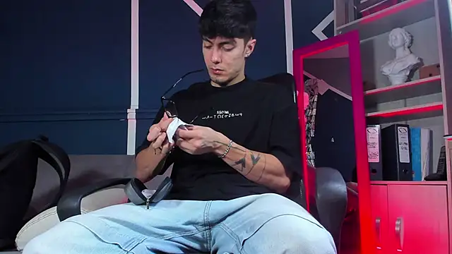 etham wolf  online show from 12-01-25, 03:46