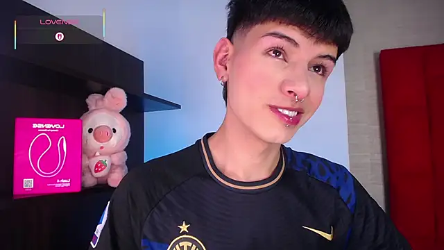 Ezra Storm online show from 12-23-25, 05:51