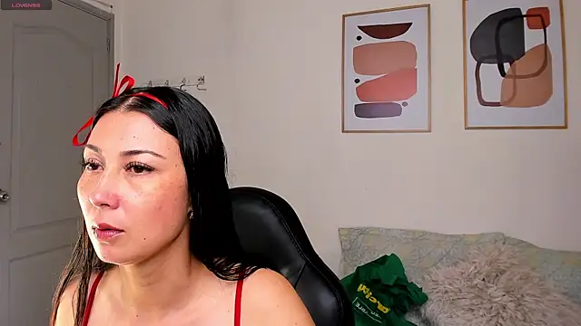 Snapshot of Alexia_milf_ chatting on 09-24-25, 11:28 Alexia milf online show from 09-24-25, 11:28