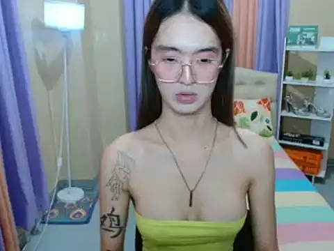 Snapshot of XxTsUncutAskaxX chatting on 05-27-26, 04:14 XxTsUncutAskaxX online show from 05-27-26, 04:14