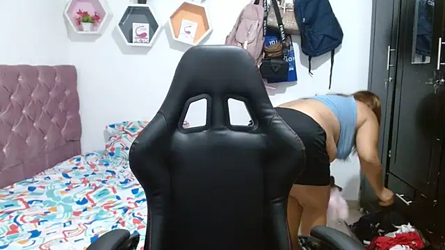 cristydirtyhot online show from 04-25-26, 09:12