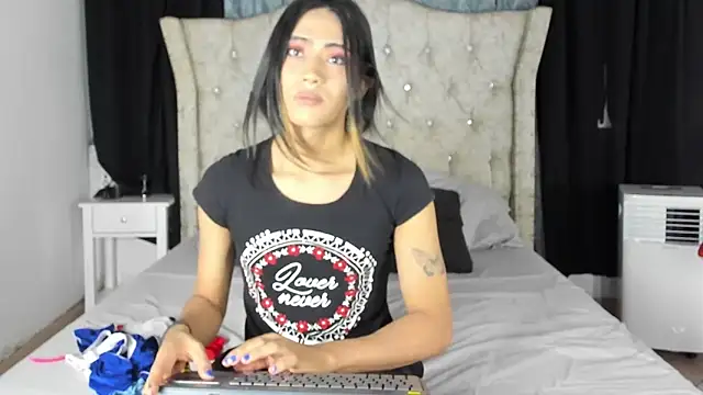Snapshot of aleja_spearsx chatting on 06-20-26, 12:10 aleja spearsx online show from 06-20-26, 12:10