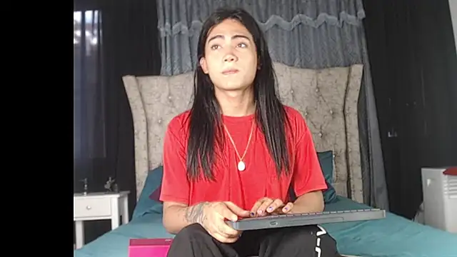 Snapshot of aleja_spearsx chatting on 07-24-26, 12:01 aleja spearsx online show from 07-24-26, 12:01