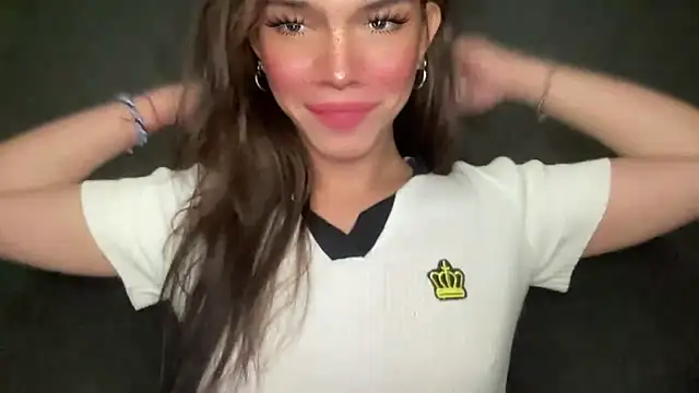 Snapshot of Misselliefayexxx chatting on 10-26-25, 11:49 Misselliefayexxx online show from 10-26-25, 11:49