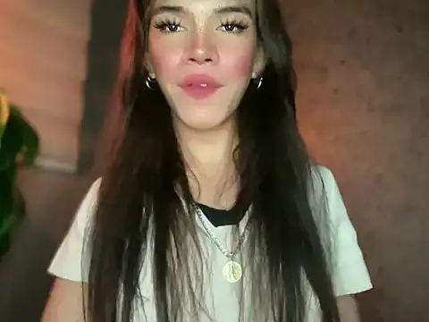 Snapshot of Misselliefayexxx chatting on 12-20-25, 11:18 Misselliefayexxx online show from 12-20-25, 11:18