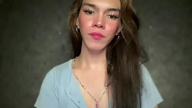 Snapshot of Misselliefayexxx chatting on 12-21-25, 02:30 Misselliefayexxx online show from 12-21-25, 02:30