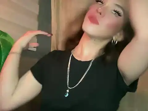 Snapshot of Misselliefayexxx chatting on 02-01-26, 02:43 Misselliefayexxx online show from 02-01-26, 02:43