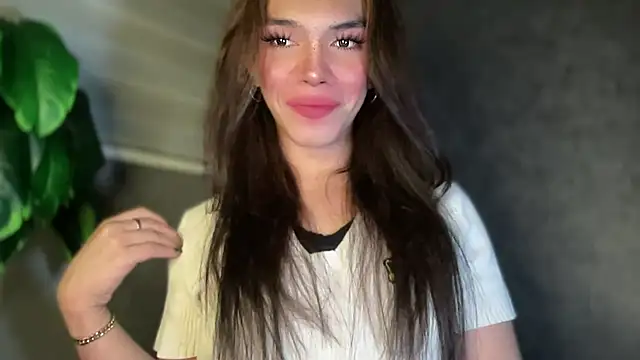 Snapshot of Misselliefayexxx chatting on 12-01-25, 02:23 Misselliefayexxx online show from 12-01-25, 02:23