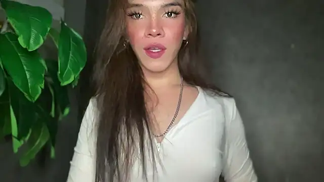 Snapshot of Misselliefayexxx chatting on 12-18-25, 01:37 Misselliefayexxx online show from 12-18-25, 01:37