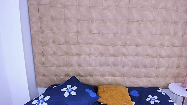 MiiaSmith   online show from 09-10-25, 08:41